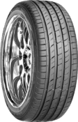 Close-up van het loopvlak Roadstone N`FERA SU1 205/55 R17 95 Y XL