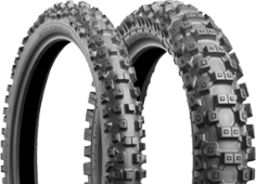 Close-up van het loopvlak Bridgestone X30 90/100-16 52 M Rear TT