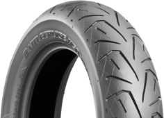 Close-up van het loopvlak Bridgestone Battlecruise H50 160/70 B17 73 V Rear TL