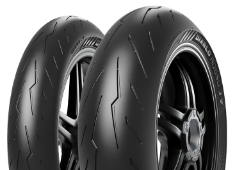 Close-up van het loopvlak Pirelli Diablo Rosso IV 200/60ZR17 80 W Rear TL M/C