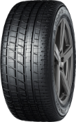 Close-up van het loopvlak Yokohama HF type-D A008P 245/45 R16 94 W ZR, N0