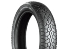 Close-up van het loopvlak Bridgestone G 510 3.00-18 52 P Rear TT M/C RF