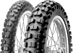 Close-up van het loopvlak Pirelli MT 21 Rallycross 130/90-18 69 R Rear TT M/C