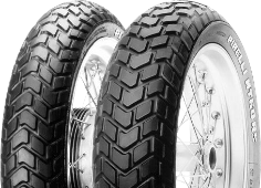 Close-up van het loopvlak Pirelli MT 60 RS 150/80 B16 77 H Rear TL M/C reinf