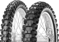 Close-up van het loopvlak Pirelli Scorpion MX Extra X 120/90-19 66 M Rear TT NHS