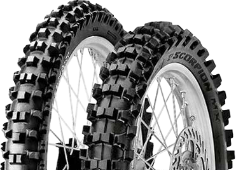 Close-up van het loopvlak Pirelli Scorpion XC Mid Soft 120/100-18 68 M Rear TT NHS