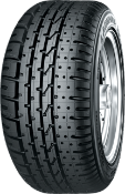 Close-up van het loopvlak Yokohama HF type-D A008S 165/70 R10 72 H