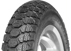 Close-up van het loopvlak IRC SN23 URBAN SNOW 100/80-10 53 L Front/Rear TL M+S